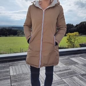 Manteau long réversible et imperméable matelassé camel marron/doré