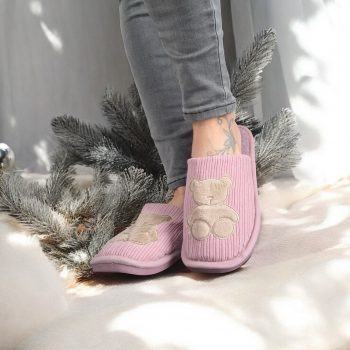 Chaussons fourrés violet en tissu avec motif ours