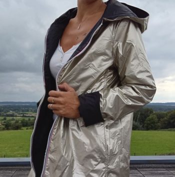Laura Jo - Imperméable réversible long mi-saison garnissage ouate couleur noir / doré - Curvy – Image 13