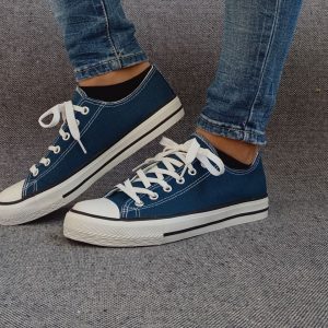 Chaussures baskets basses toile bleu pétrole style converse
