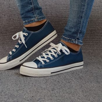 Chaussures baskets basses toile bleu pétrole style converse