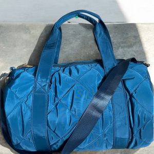 Sac polochon matelassé bleu anses et bandoulière