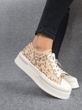 Chaussures baskets à motif léopard marron camel et blanc semelle compensée style converse – Image 6