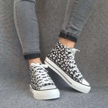 Chaussures baskets hautes motifs liberty fleurs noire en tissu style converse