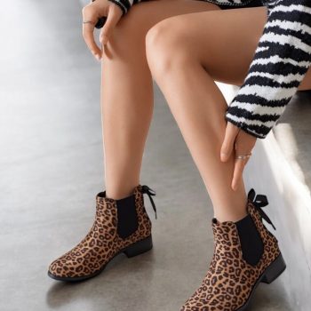 Chaussures boots plates motif léopard et noir