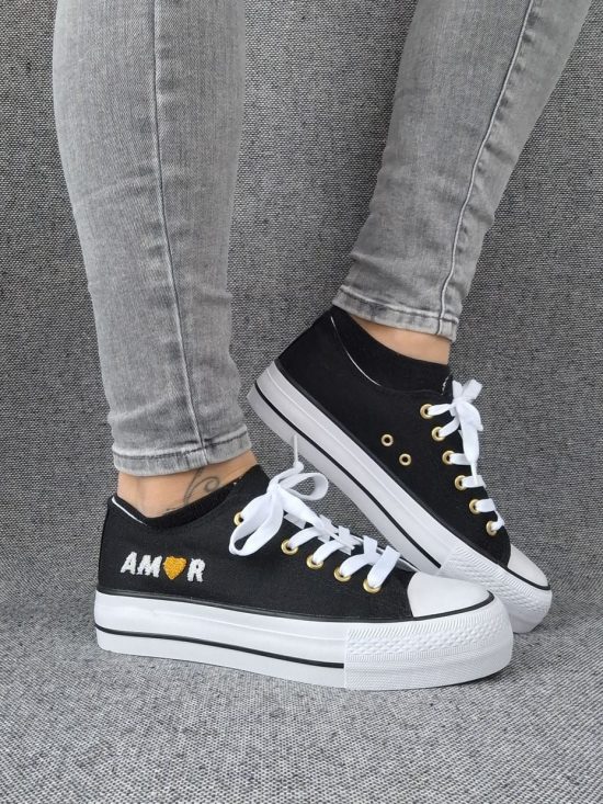 Chaussures baskets basses en toile noir avec inscription “Amor” style converse