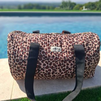 Sac polochon en tissu coton matelassé imprimé léopard beige marron