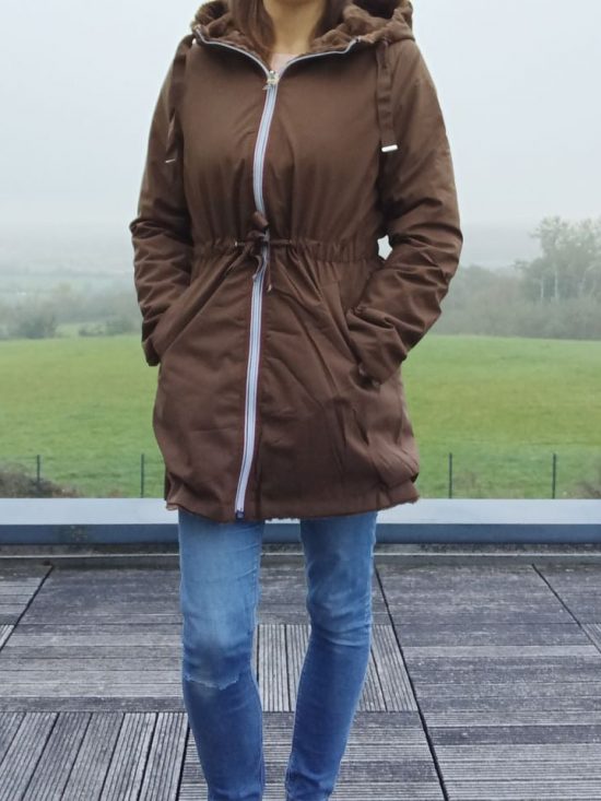 New Lolo - Manteau long MARRON réversible, imperméable et complètement fourré resserrable à la taille - Curvy