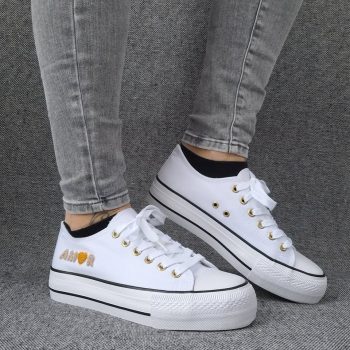 Chaussures baskets basses en toile blanche avec inscription “Amor” style converse