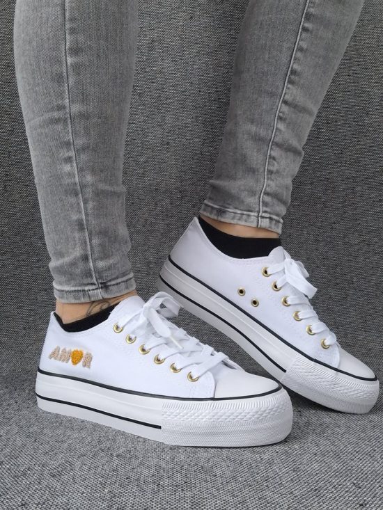 Chaussures baskets basses en toile blanche avec inscription “Amor” style converse