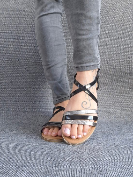 Chaussures sandales plates à brides noir et argenté