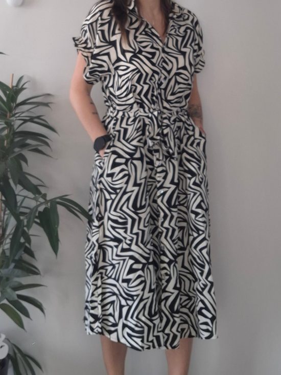 Robes longues à motifs noirs