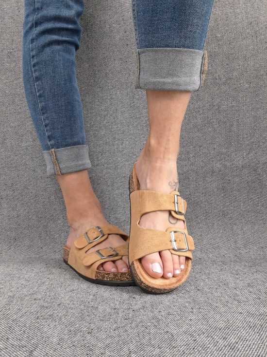 Chaussures sandales beige camel à doubles lanières avec boucles métalliques style Birk