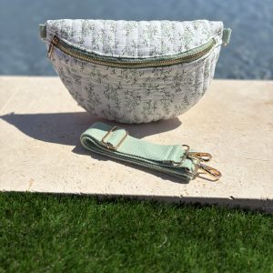 Sac banane en coton matelassé liberty blanc motif floral vert olive