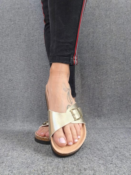 Chaussures sandales large bride doré intérieur cuir