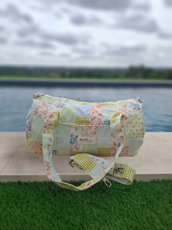 Sac polochon week end de voyage en tissu coton patchwork multicolore fleuri vert clair et jaune