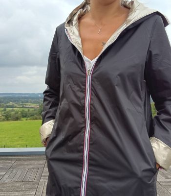 Laura Jo - Imperméable réversible long mi-saison garnissage ouate couleur noir / doré - Curvy – Image 4