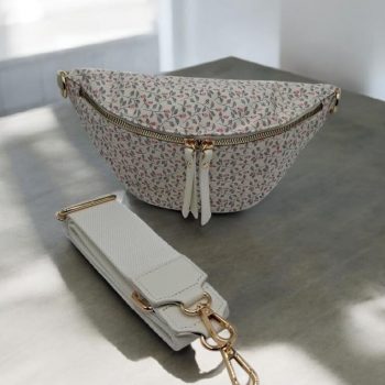 Sac banane en tissu coton liberty blanc motif floral tons rose et gris