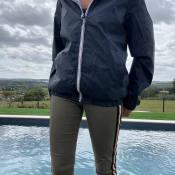 New Lolo - Manteau court mi fesses léger imperméable réversible bleu marine capuche intérieur marin rayé bleu marine blanc