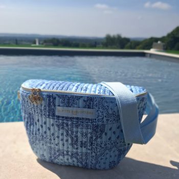 Sac banane en coton matelassé bleu design paisley bleu marine « La Ptite cachottière »