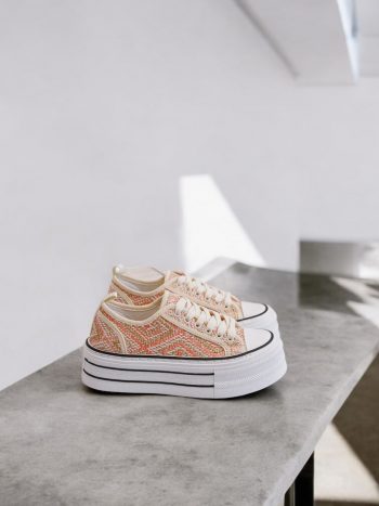 Chaussures baskets effet paille beige rose semelle compensée style converse – Image 19
