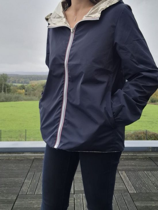 Melya Melody - Manteau court imperméable bleu marine réversible doré - Curvy
