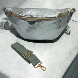 Sac banane XL simili cuir argenté irisé mousquetons dorés