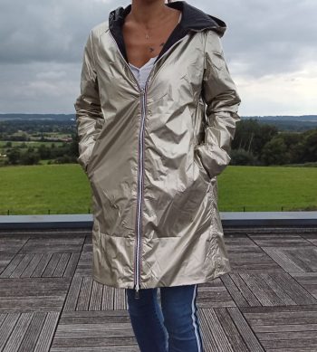 Laura Jo - Imperméable réversible long mi-saison garnissage ouate couleur noir / doré - Curvy – Image 10