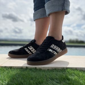 Chaussures baskets basses toucher daim noir avec bandes léopard style campus