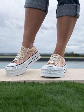 Chaussures baskets effet paille beige rose semelle compensée style converse – Image 6