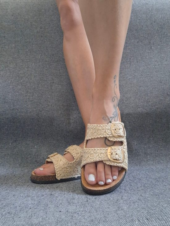 Chaussures sandales 2 brides effet paille beige avec boucles style Birk