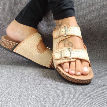 Chaussures sandales intérieur cuir beige camel à motifs style Birk