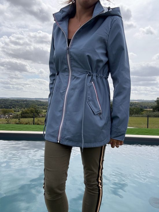 New Lolo - Manteau mi long deperlant léger bleu clair capuche intérieur marin rayé bleu clair blanc - Curvy