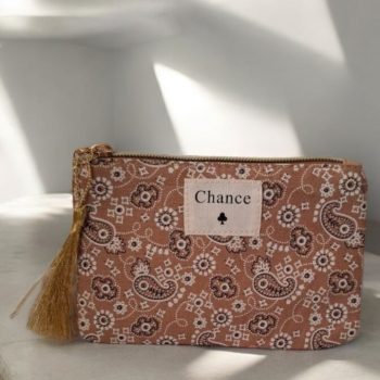 Pochette en tissu ocre rouge motifs bandana “Chance”