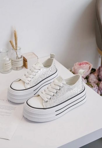 Chaussures baskets basses semelle compensée tissu motif léopard argenté style converse – Image 16