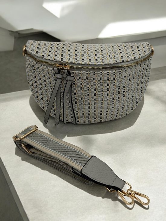 Sac banane en tissu à motif texturé de couleurs blanc, noir et bleuté sangle fantaisie