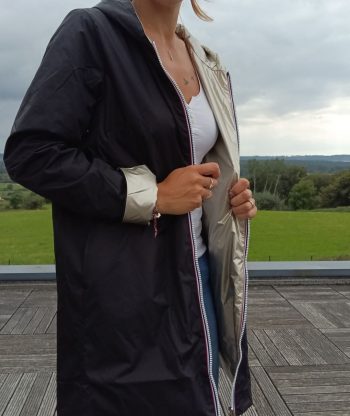 Laura Jo - Imperméable réversible long mi-saison garnissage ouate couleur noir / doré - Curvy – Image 6