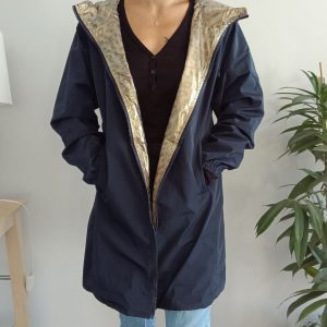 Melya Melody - Manteau long mi cuisses réversible et imperméable léger bleu marine doré léopard