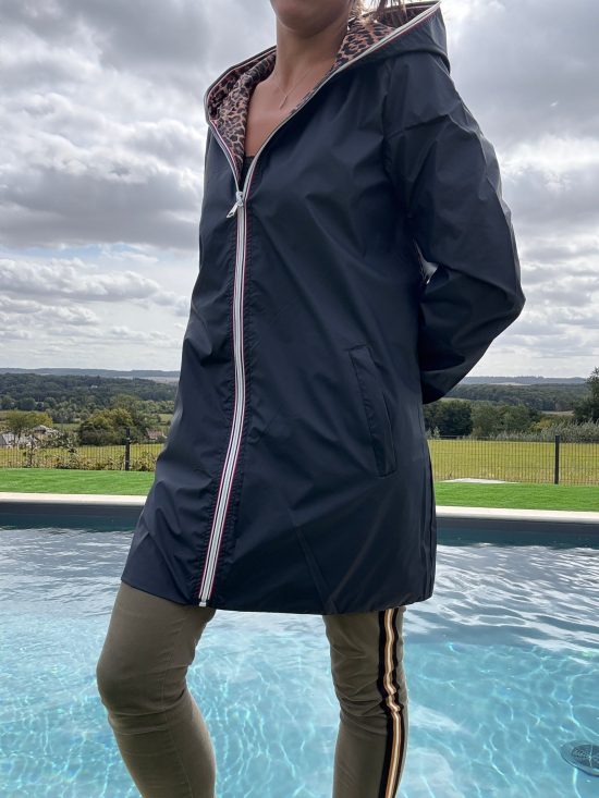 New Lolo - Imperméable réversible long sans garnissage ouate couleur bleu marine/léopard - Curvy