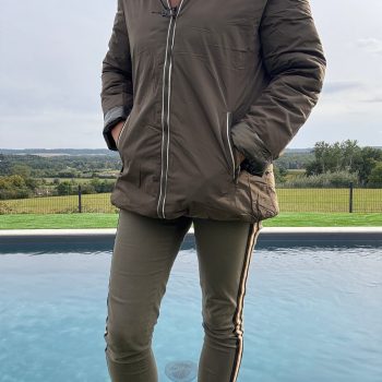 Melya Melody - Manteau court marron/kaki réversible et imperméable matelassé kaki brillant