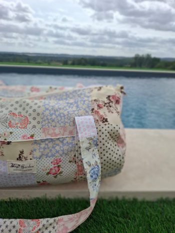 Sac polochon week end de voyage en tissu coton patchwork multicolore fleuri bleu clair orange – Image 7