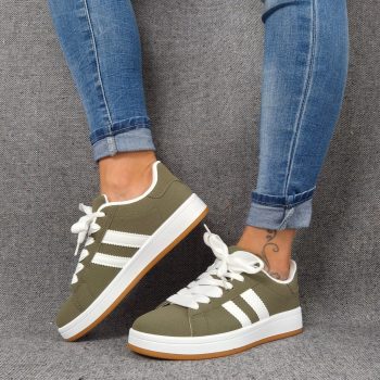 Chaussures baskets basses kaki vert olive à bandes blanches style campus