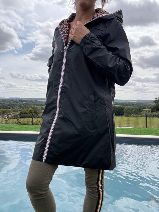 New Lolo - Imperméable réversible long sans garnissage ouate couleur noir/léopard - Curvy