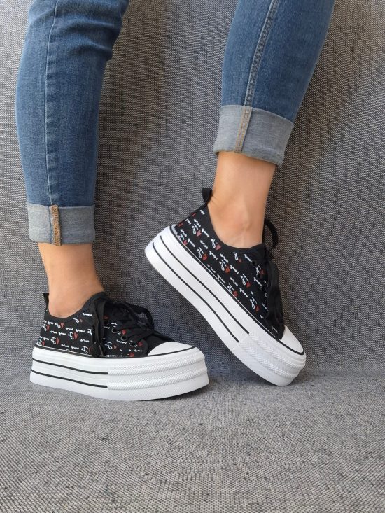 Chaussures baskets basses compensées tissu noir avec inscription “je vous aime”