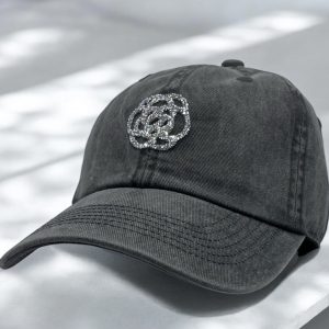 Casquette en coton jean gris avec logo en strass