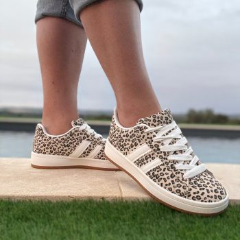 Chaussures baskets basses motif léopard basse en tissu beige style campus