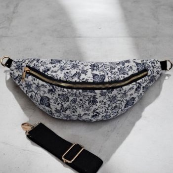 Sac banane blanc matelassé en coton motif floral noir