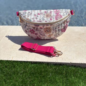Sac banane en coton matelassé liberty blanc motif floral rose fuschia