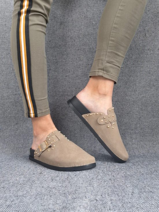 Chaussures sandales fermées type birk taupe à semelle intérieur noire