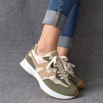 Chaussures baskets en tissu beige et kaki rehaussée par un motif taupe style sneakers